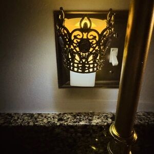 Bath & Body Works Wallflower Plug In Bridgerton Gold Crown
Queen Gems Crystals